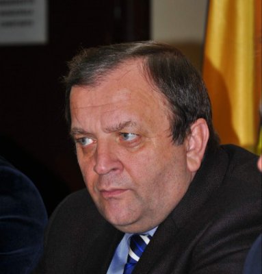 Flutur: Victor Ponta are dorinţa de a trece, ca ministru interimar, prin toate ministerele